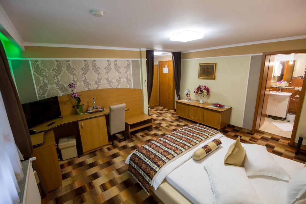 Pensiunea Sofia Timisoara Esterno foto